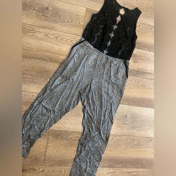 Anthropology size 10 sweet ❤️ heart black lace romper . Dry clean - Picture 2 of 6